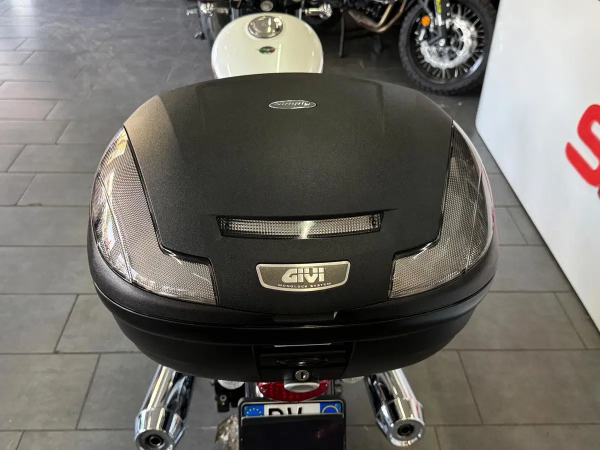 Moto Guzzi Nevada 750 Classic (2008 - 15) (10)