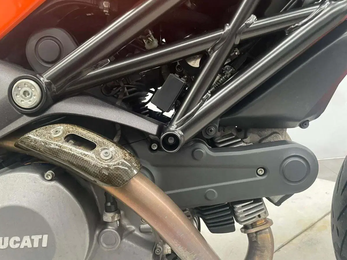 Ducati Monster 696 (2008 - 13) (9)
