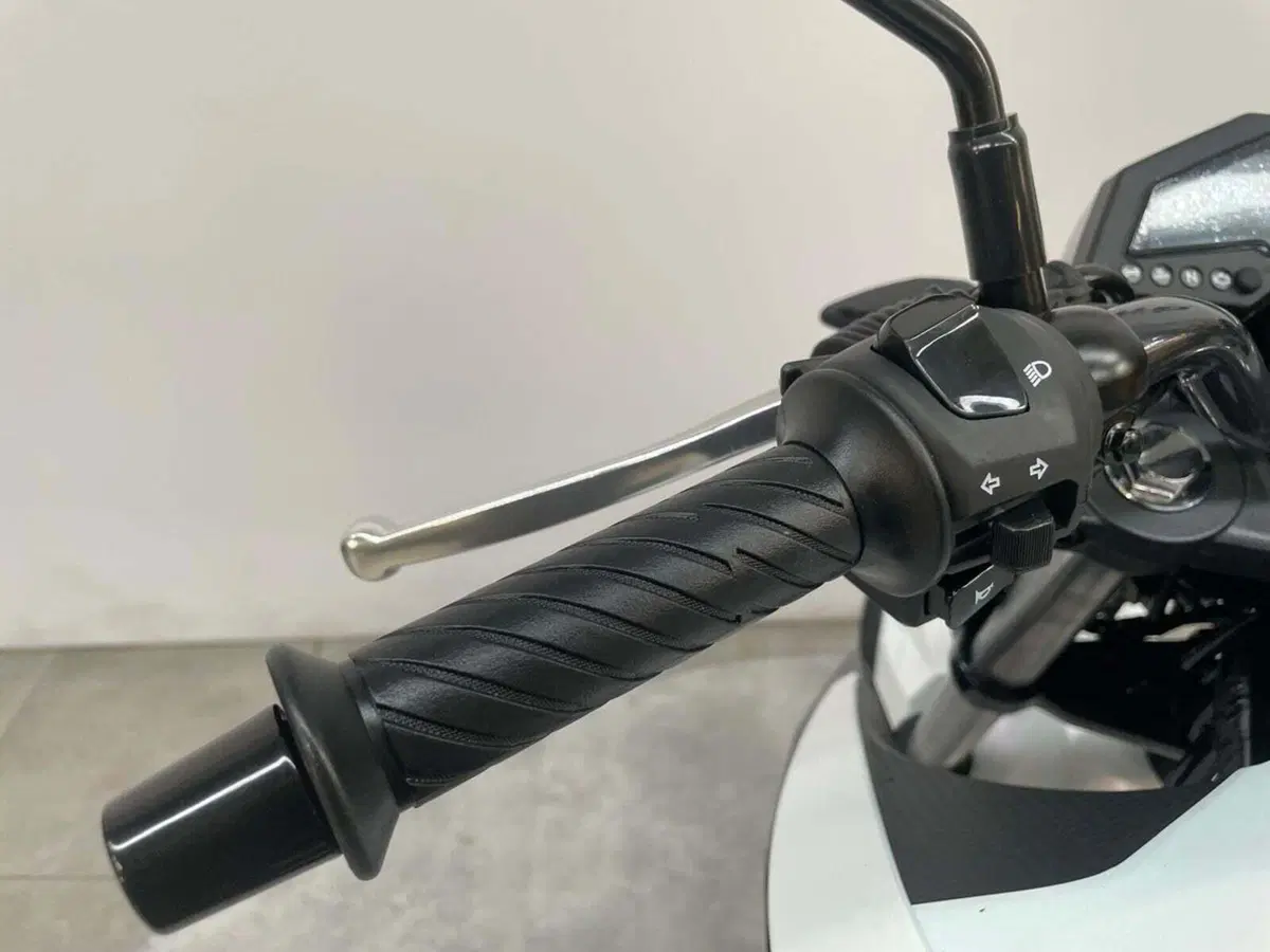 Sym NH 125 Xcion (2021 - 25) (10)