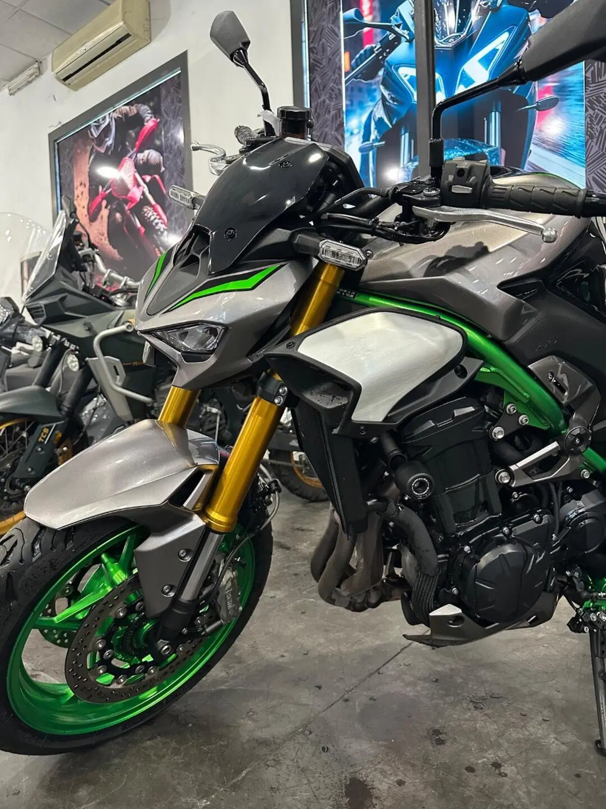 Kawasaki Z 900 SE (2025 - 26) (2)