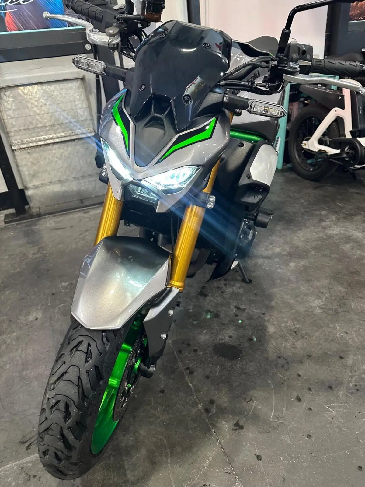 Kawasaki Z 900 SE (2025 - 26) (12)