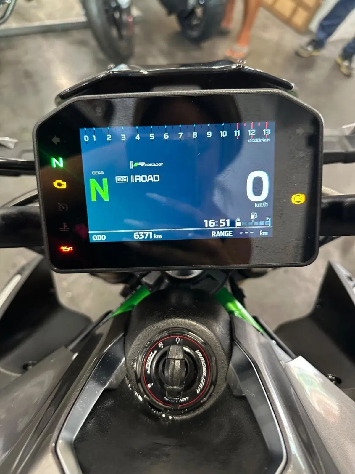 Kawasaki Z 900 SE (2025 - 26) (13)