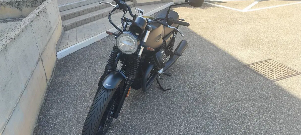 Moto Guzzi V7 III Stone Night Pack (2019 - 20) (4)
