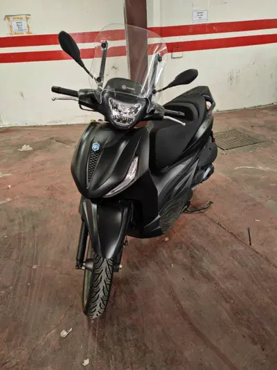 Piaggio Beverly 300 Hpe (2021) usata