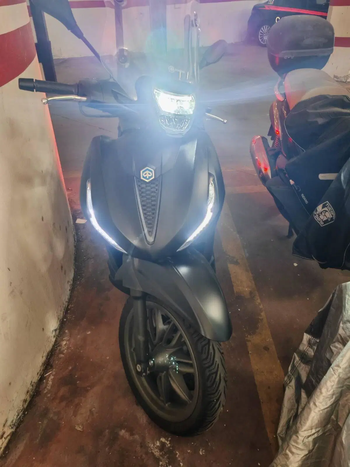 Piaggio Beverly 300 Hpe (2021) (5)