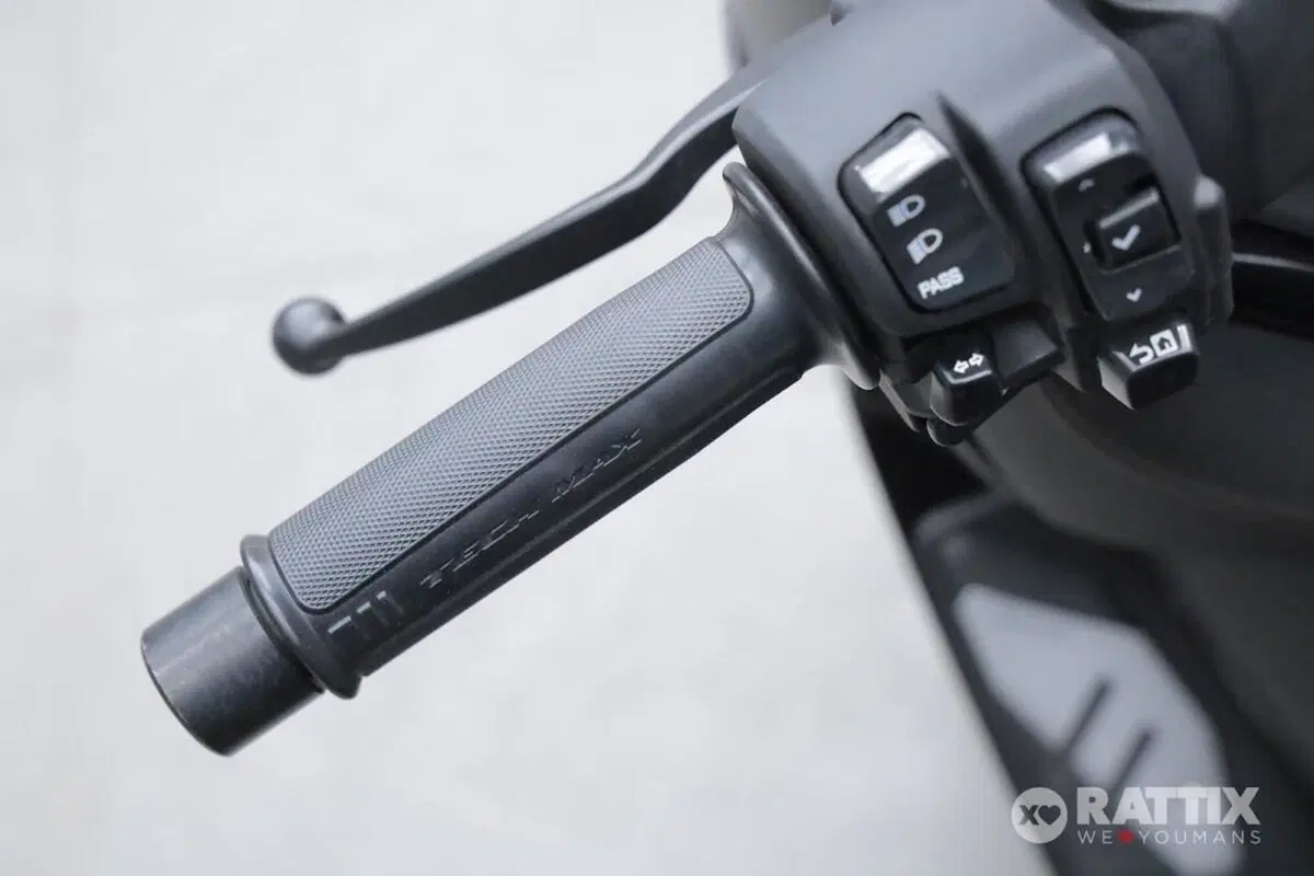 Yamaha X-Max 300 Tech Max (2021 - 24) (11)