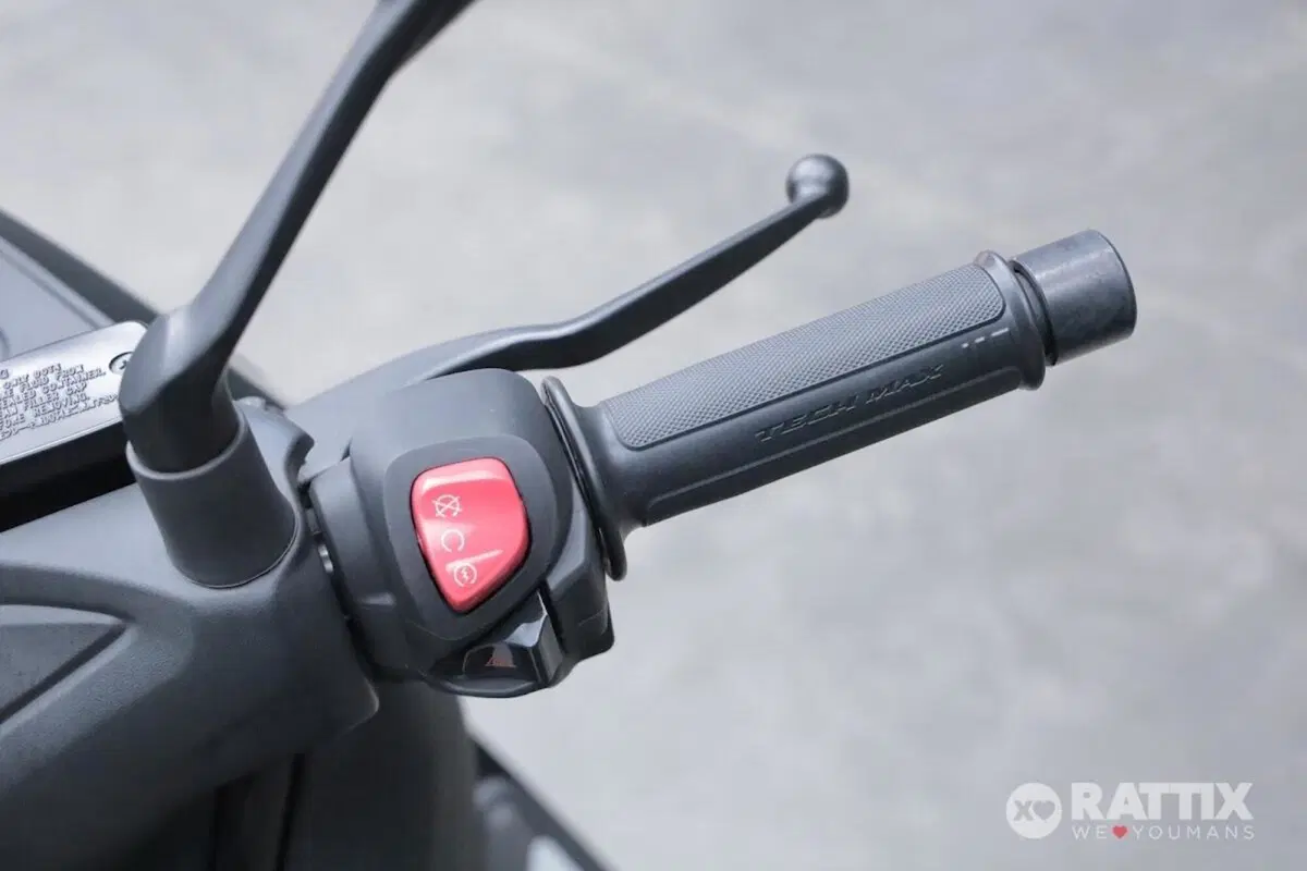 Yamaha X-Max 300 Tech Max (2021 - 24) (12)
