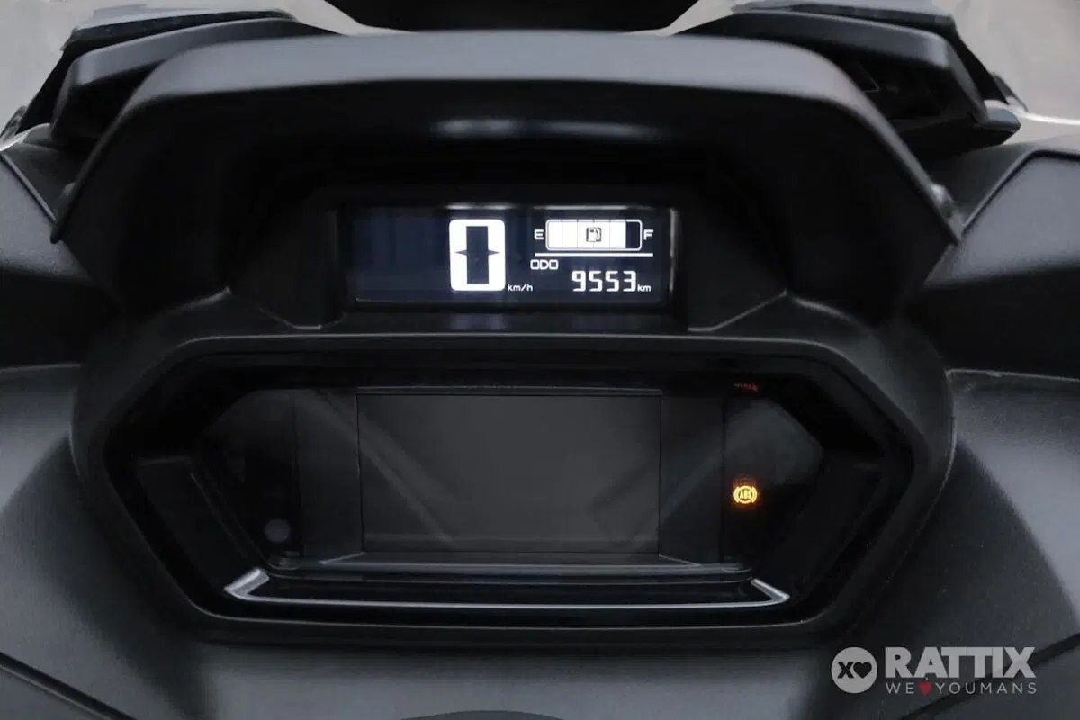 Yamaha X-Max 300 Tech Max (2021 - 24) (13)