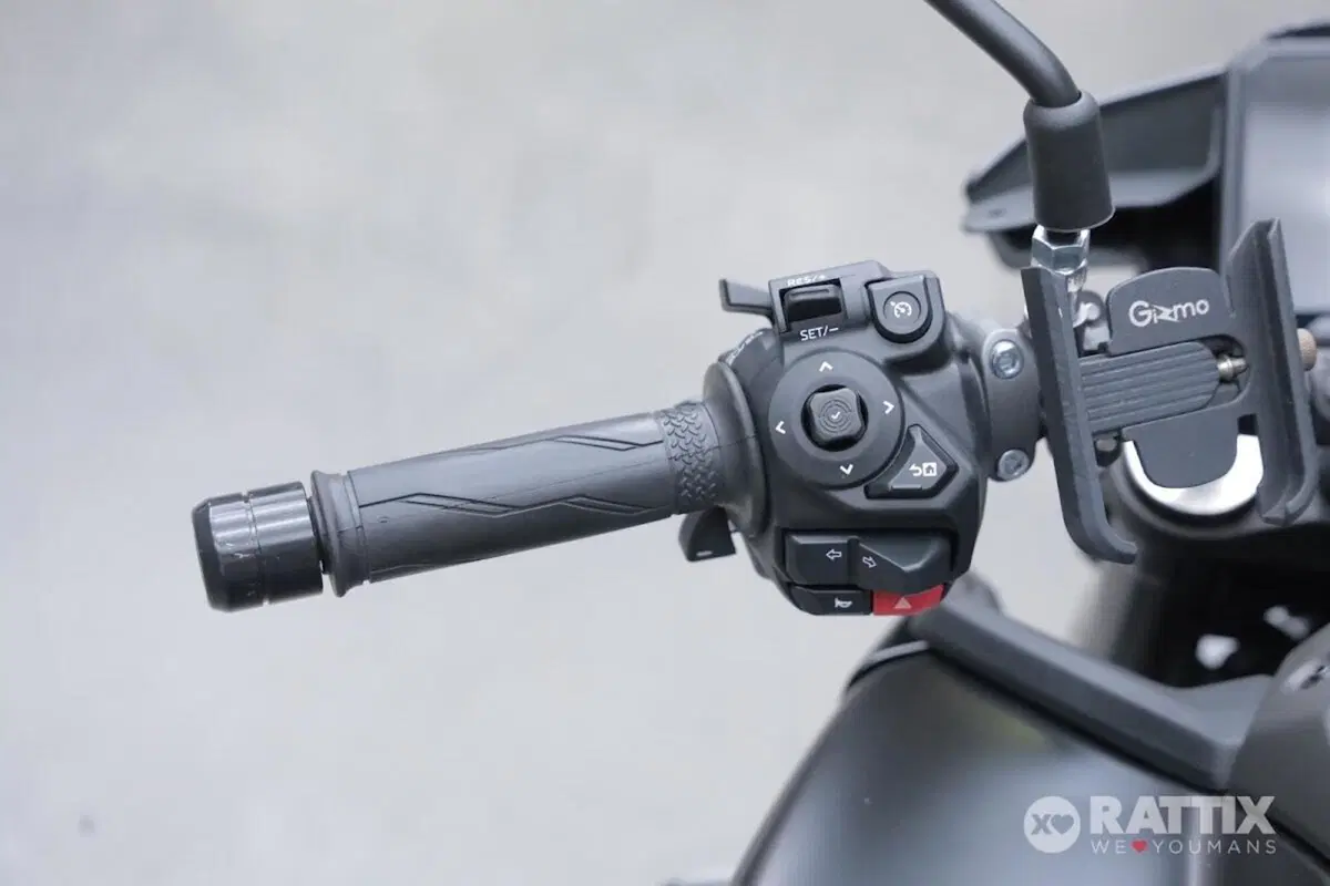 Yamaha MT-09 Y-AMT (2024 - 26) (11)