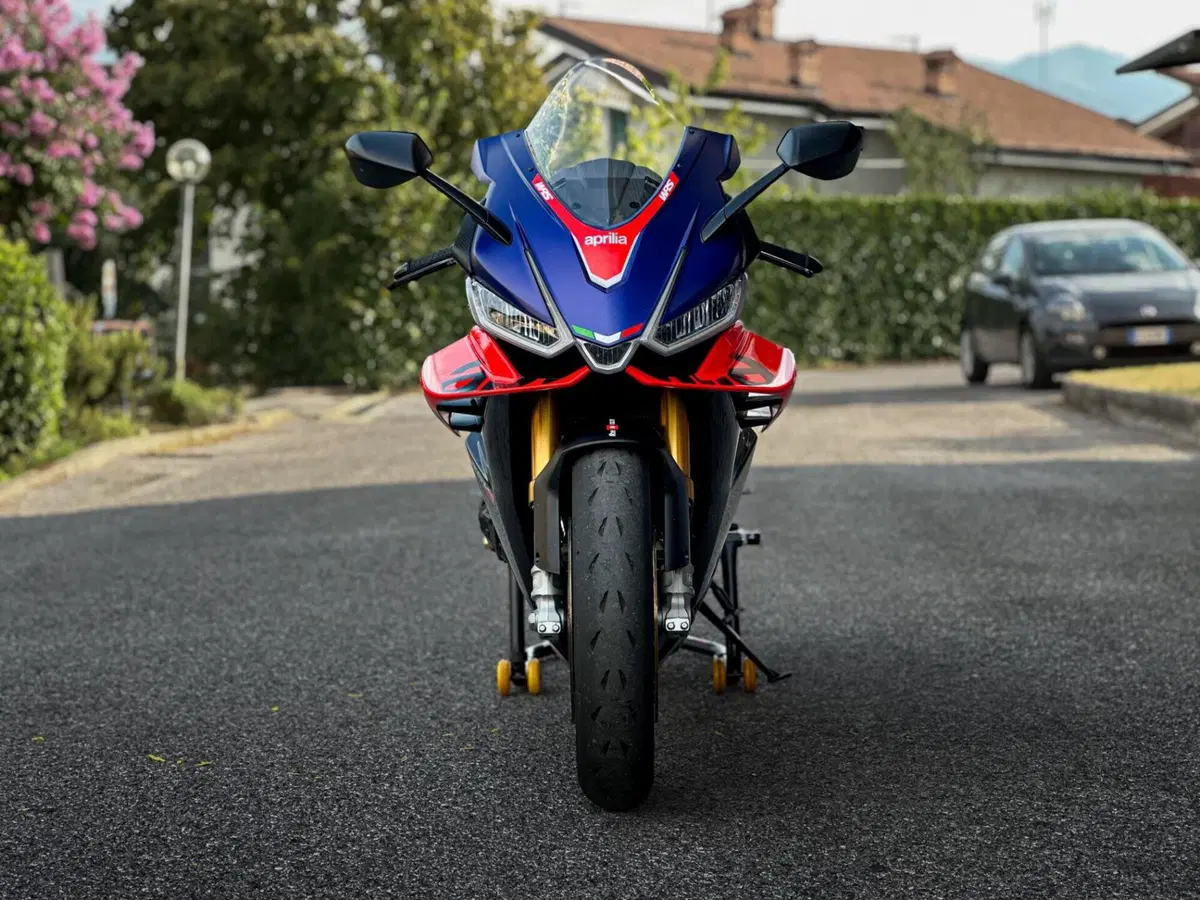 Aprilia RSV4 1100 Factory (2021 - 24) (5)