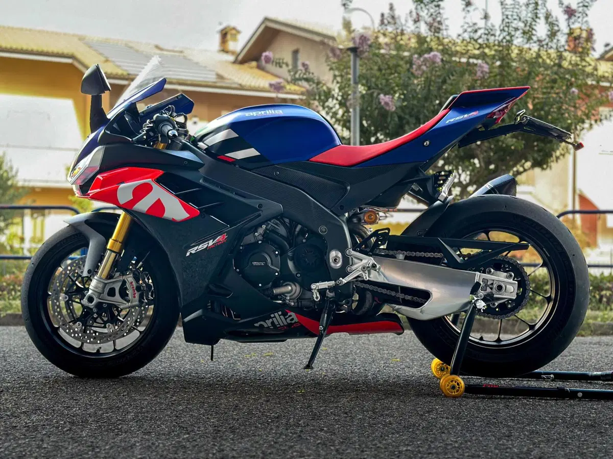 Aprilia RSV4 1100 Factory (2021 - 24) (6)