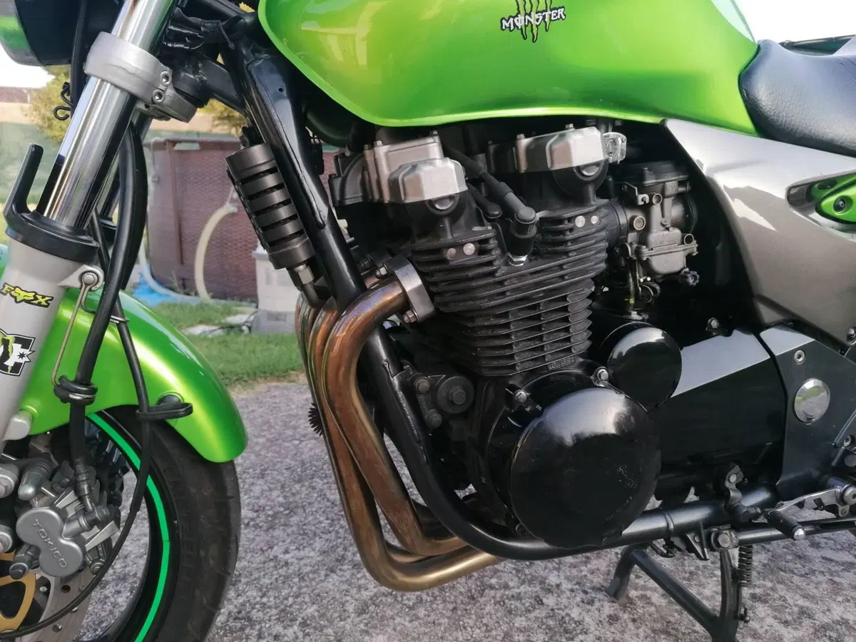 Kawasaki ZR-7 (2001 - 04) (6)