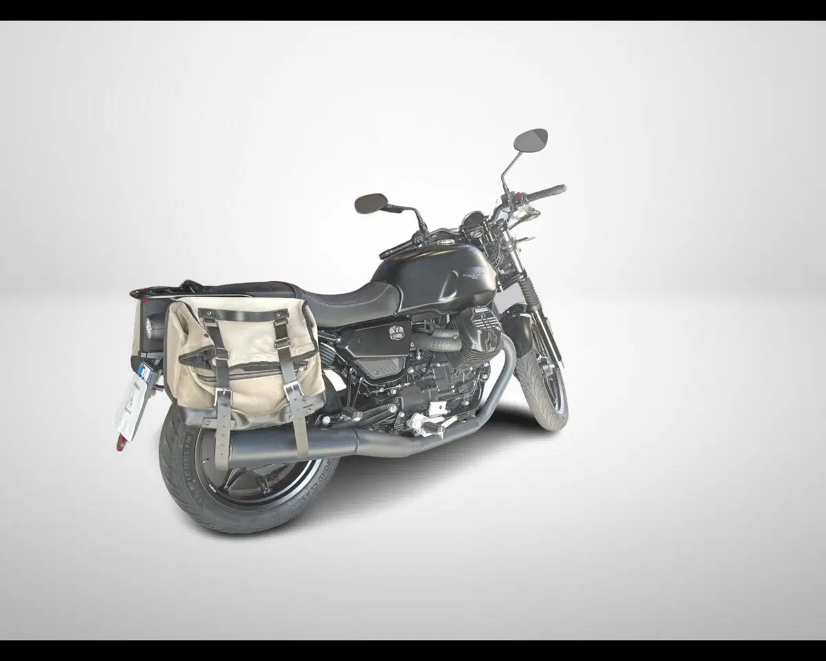 Moto Guzzi V7 Stone (2021 - 24) (3)
