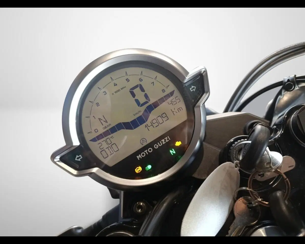 Moto Guzzi V7 Stone (2021 - 24) (9)