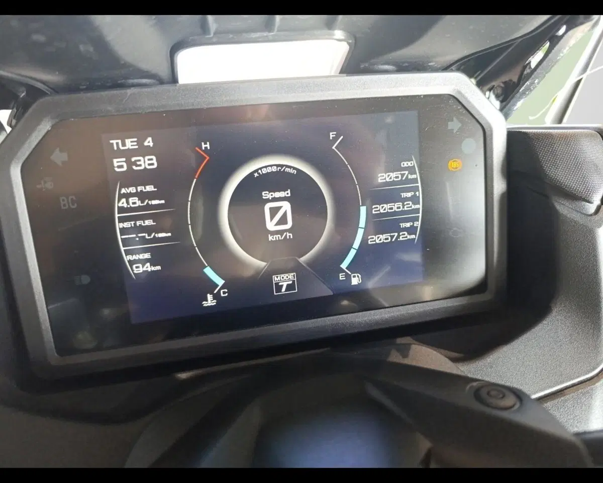 Yamaha T-Max 560 Tech Max (2025 - 26) (9)