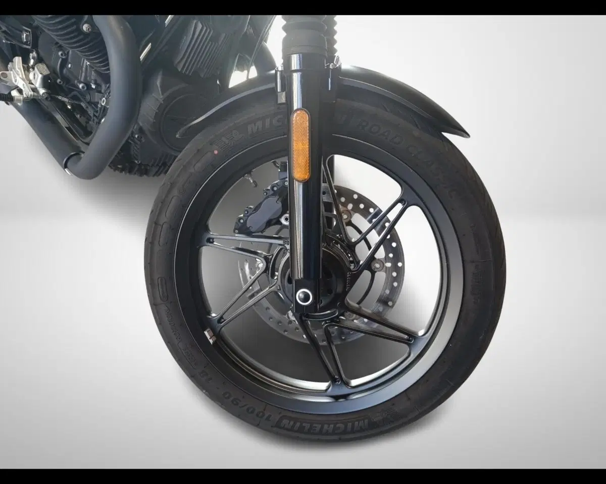 Moto Guzzi V7 Stone (2021 - 24) (8)