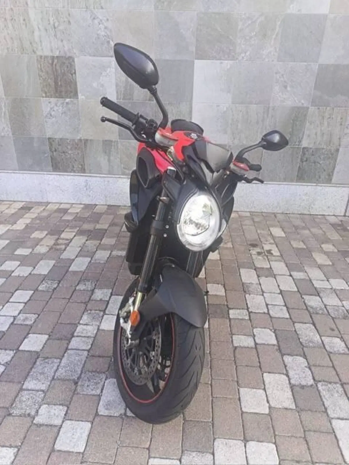 MV Agusta Brutale 800 Rosso (2021 - 23) (3)