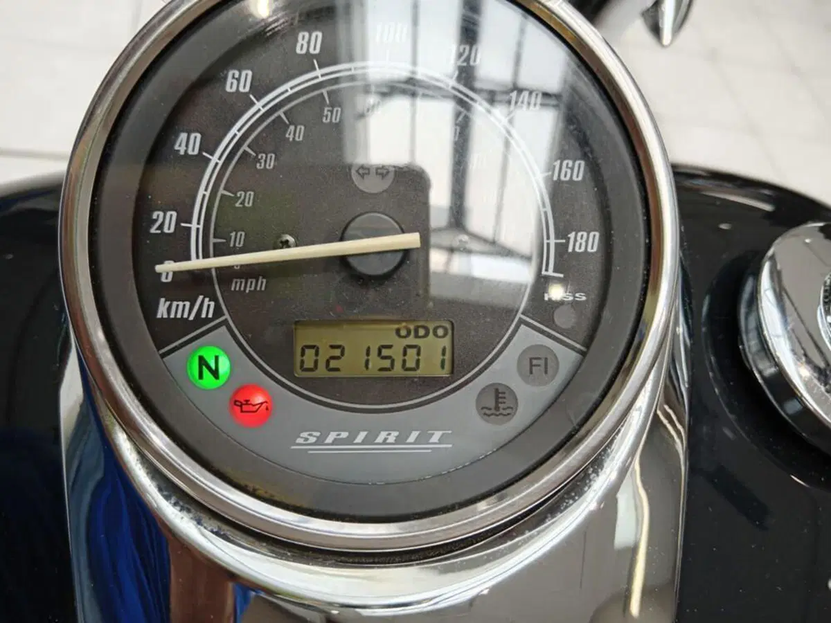 Honda VT 750 Shadow Spirit (5)