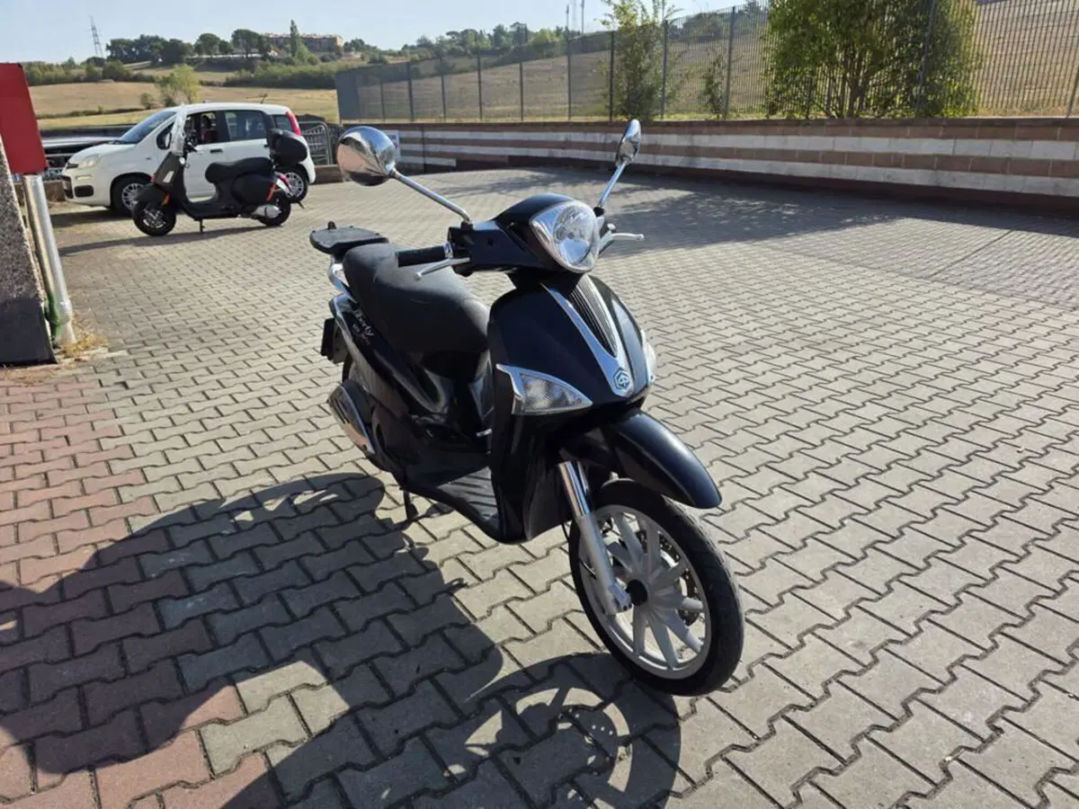 Piaggio Liberty 125 3V Full Optional (2013 - 15) (2)