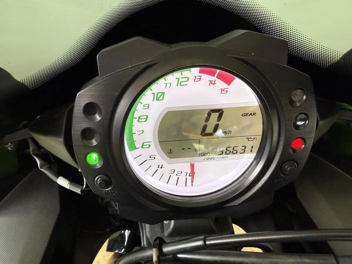 Kawasaki Ninja 1000 ZX-10R (2008 - 09) (19)