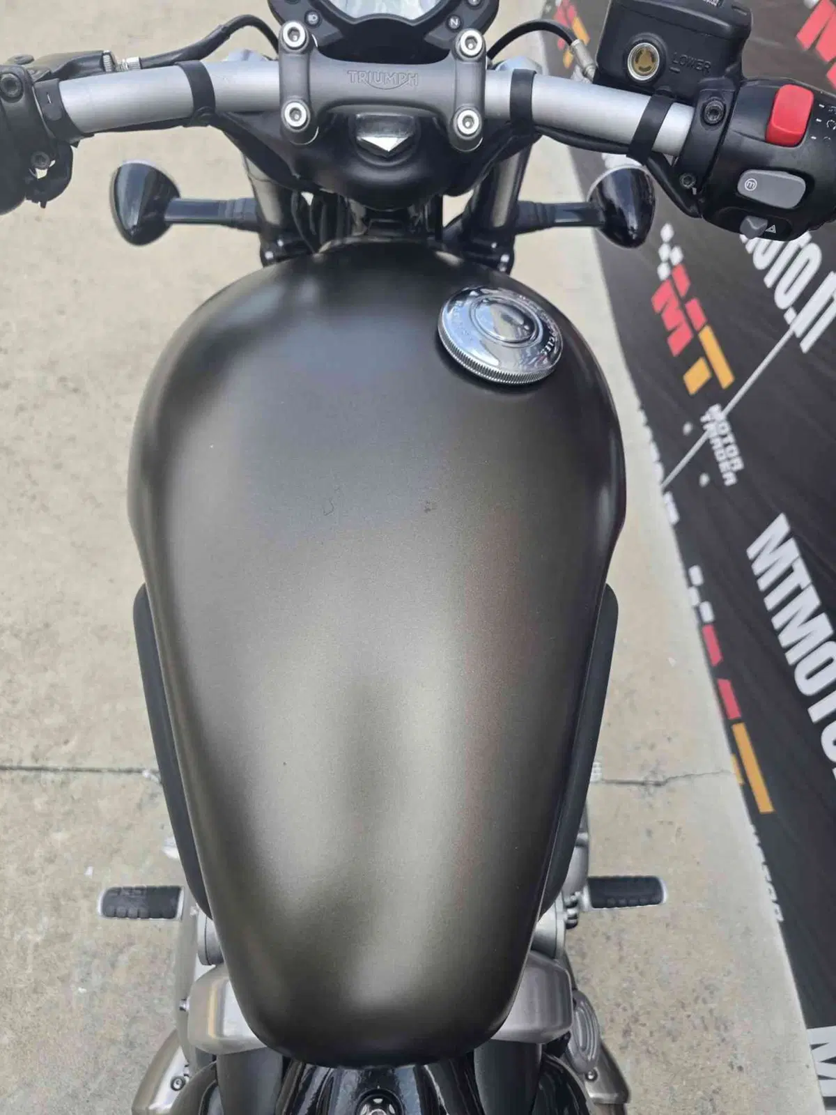 Triumph Bonneville Bobber 1200 (2017 - 20) (7)