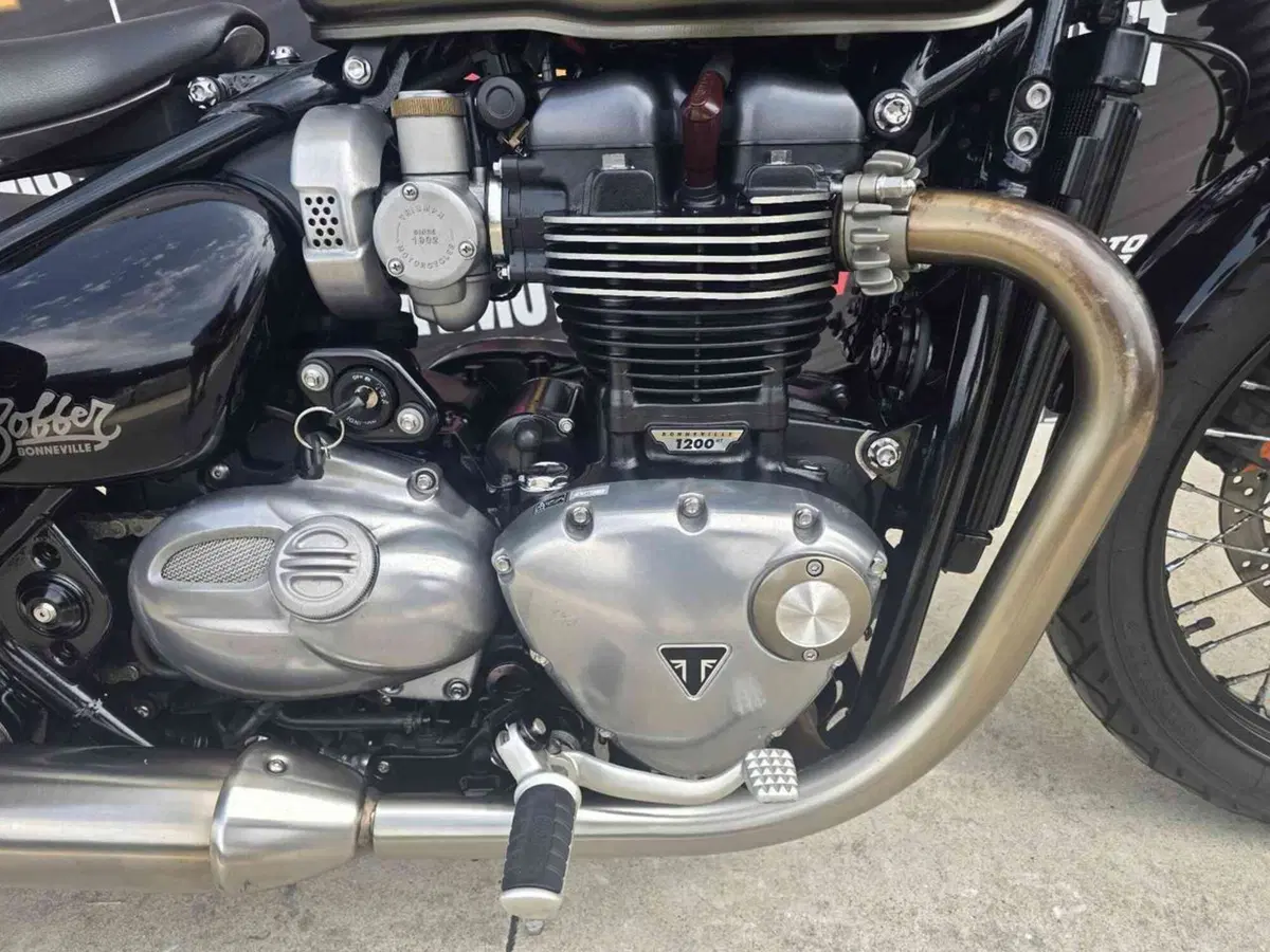 Triumph Bonneville Bobber 1200 (2017 - 20) (19)