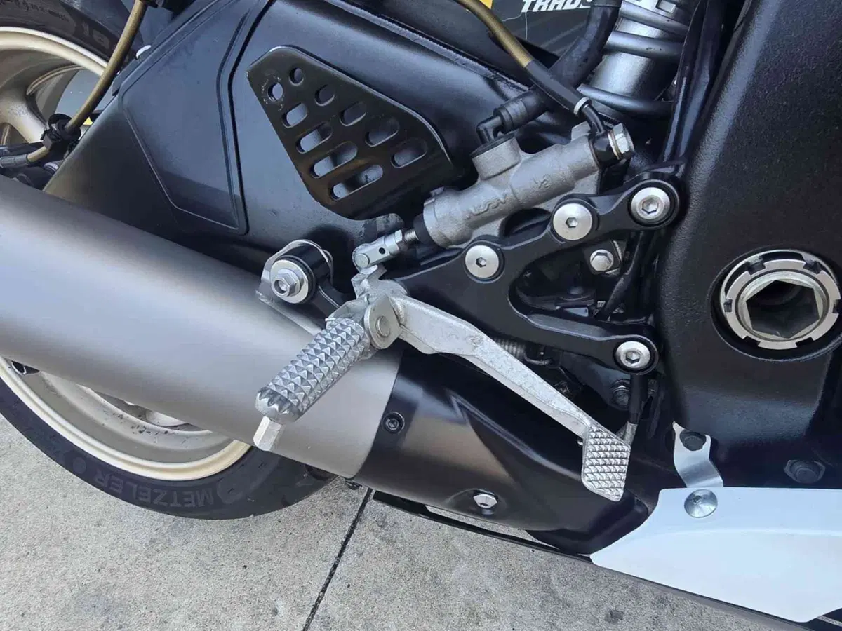 Yamaha YZF R6 (2010 - 16) (15)