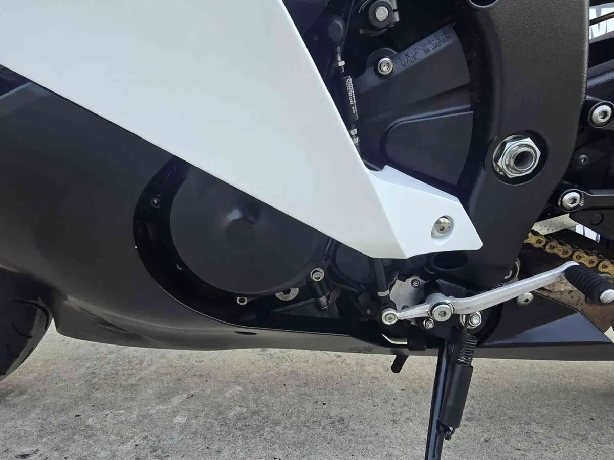 Yamaha YZF R6 (2010 - 16) (8)