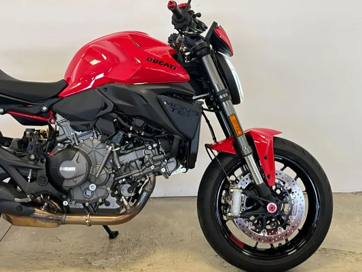 Ducati Monster 890 + (2026) (5)