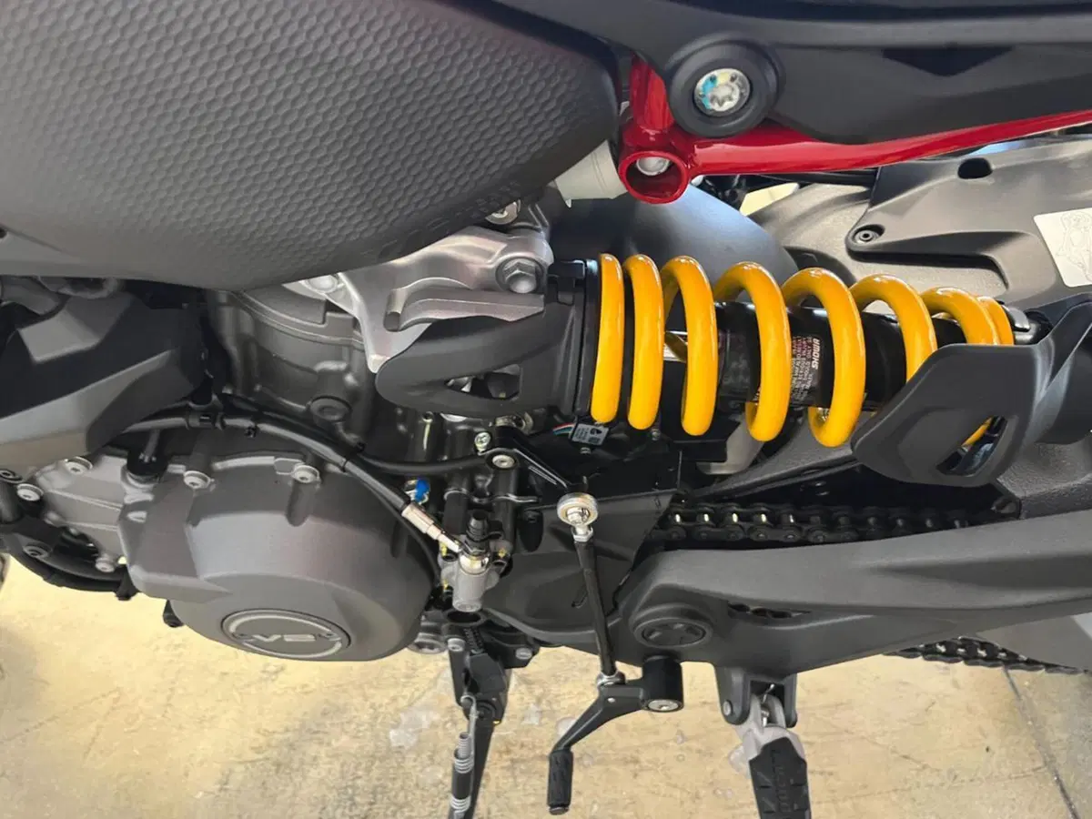 Ducati Monster 890 + (2026) (9)
