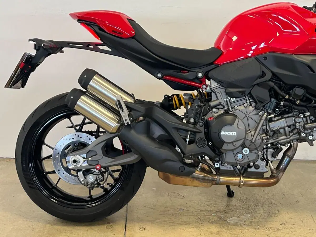 Ducati Monster 890 + (2026) (6)