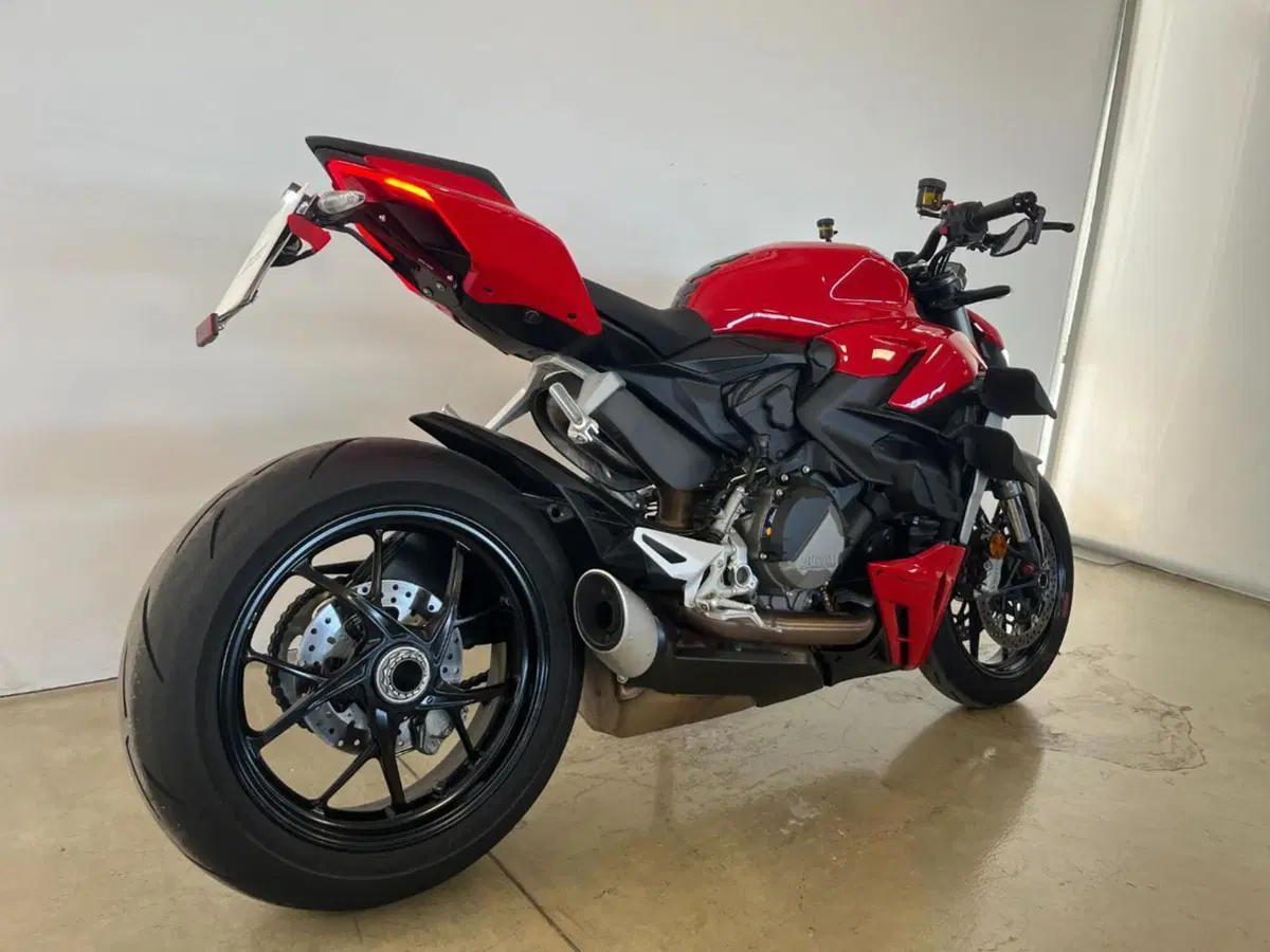 Ducati Streetfighter V2 (2022 - 24) (7)