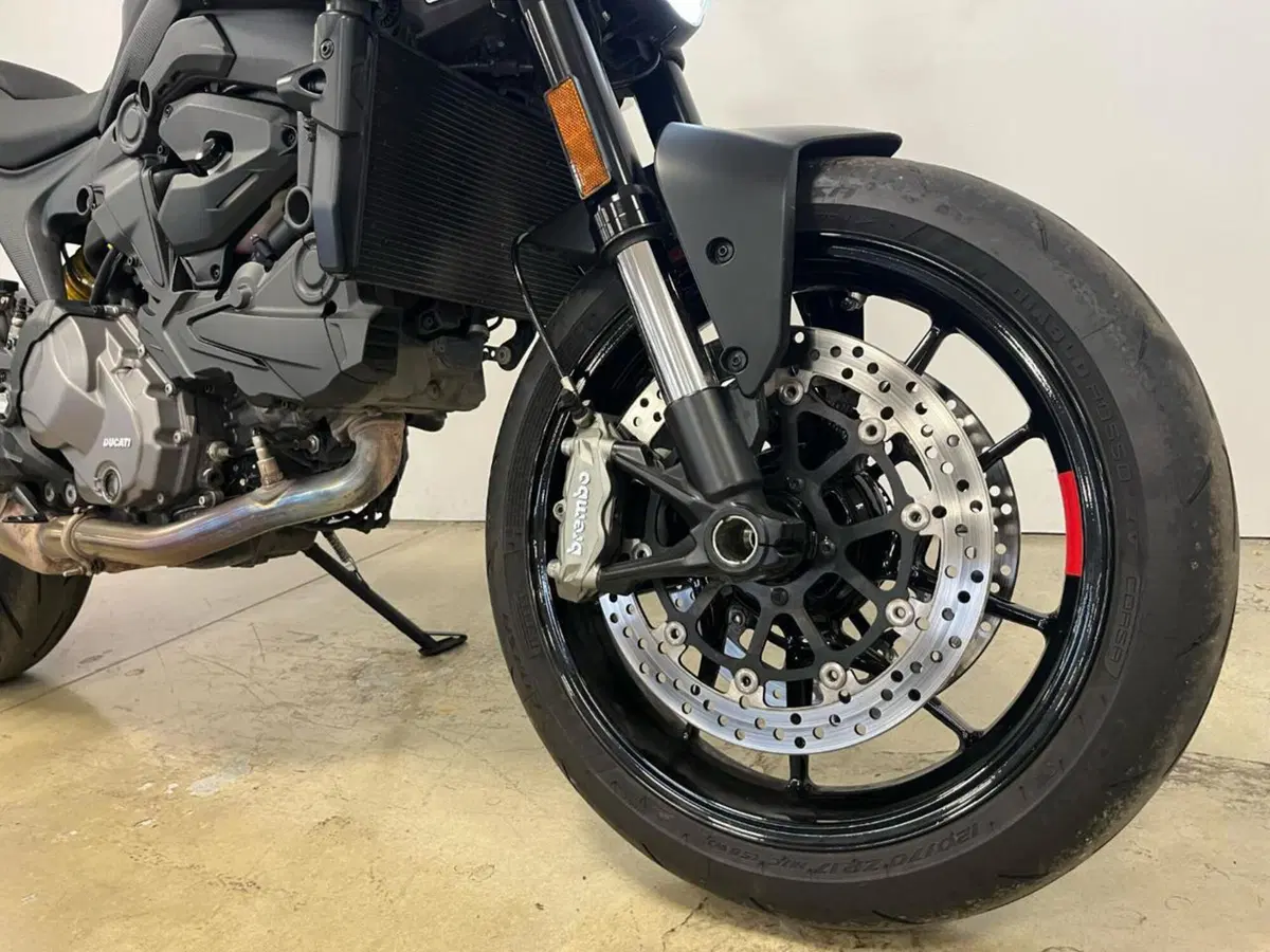 Ducati Monster 937 (2021 - 25) (4)