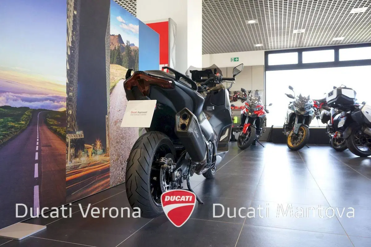 Yamaha T-Max 560 (2022 - 24) (5)