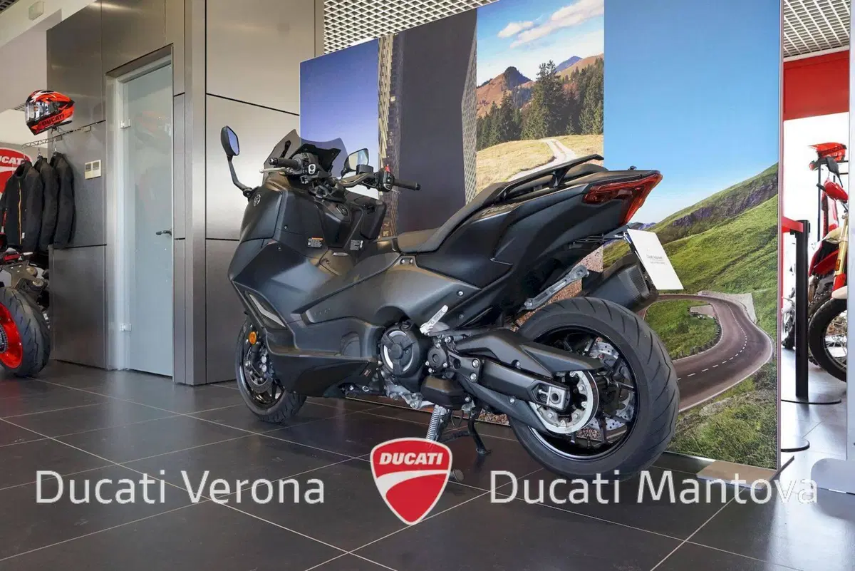 Yamaha T-Max 560 (2022 - 24) (7)