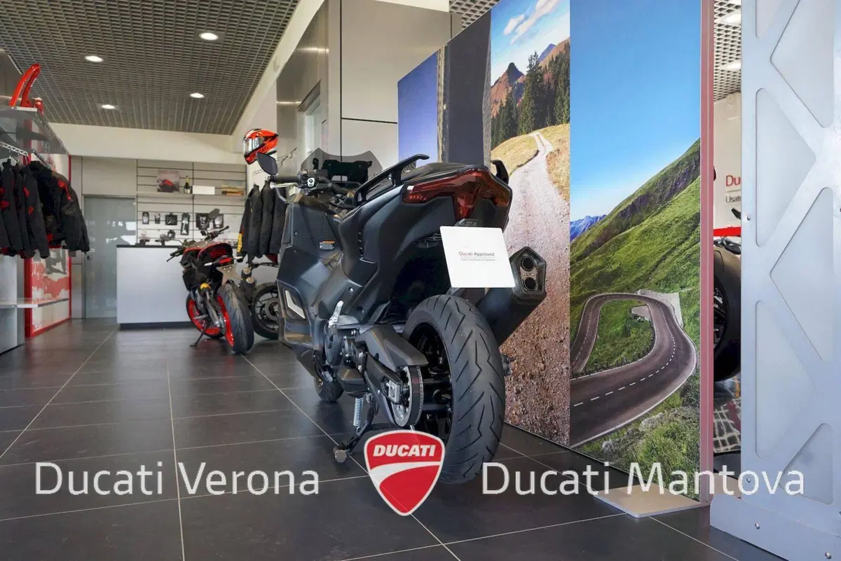 Yamaha T-Max 560 (2022 - 24) (8)