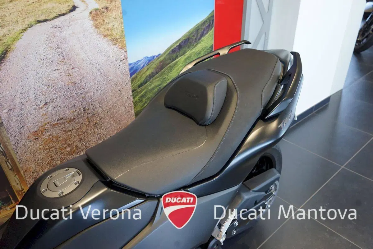 Yamaha T-Max 560 (2022 - 24) (15)