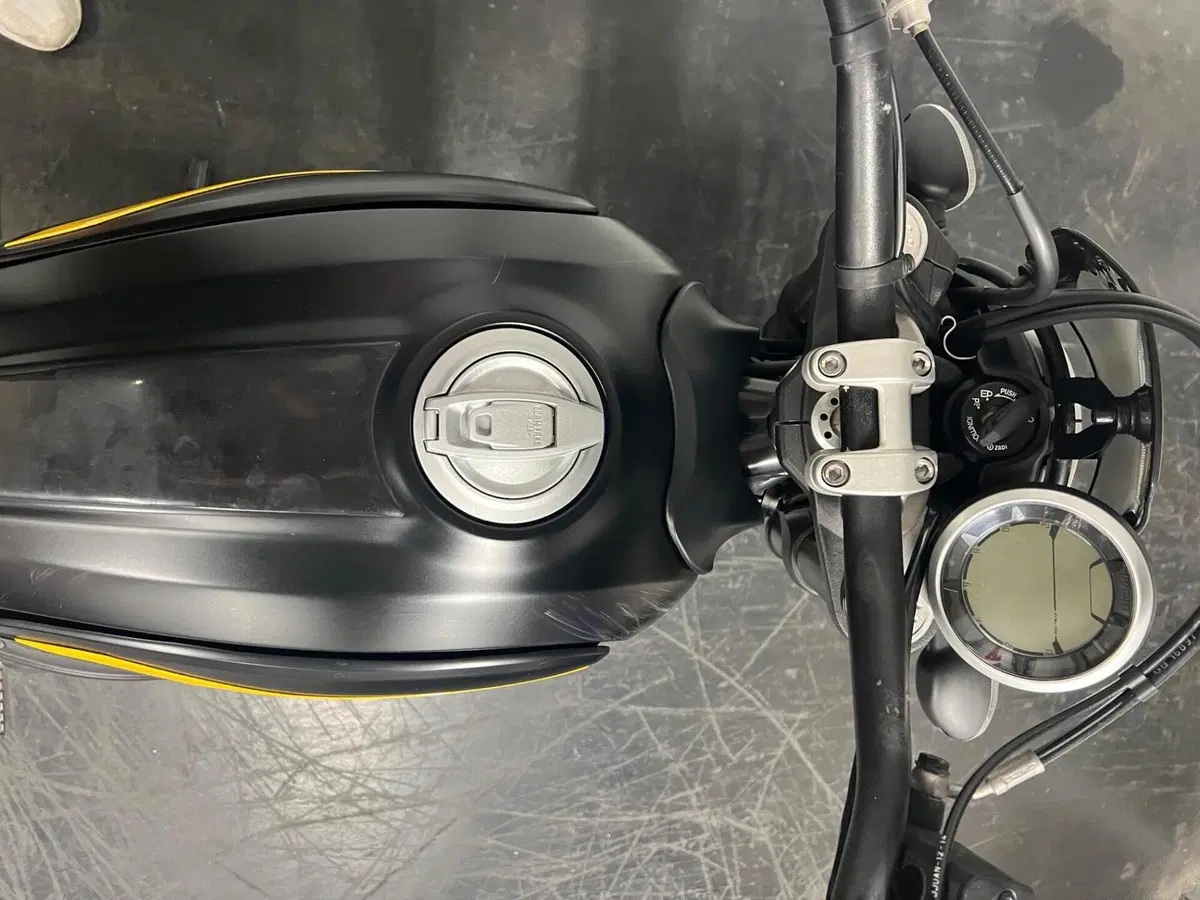 Ducati Scrambler 800 Classic (2015 - 16) (9)