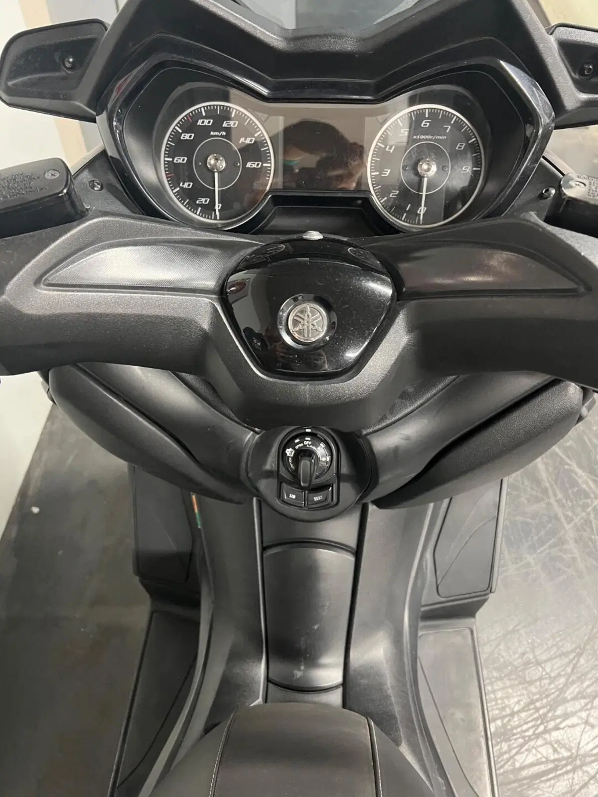 Yamaha X-Max 300 (2021 - 24) (8)