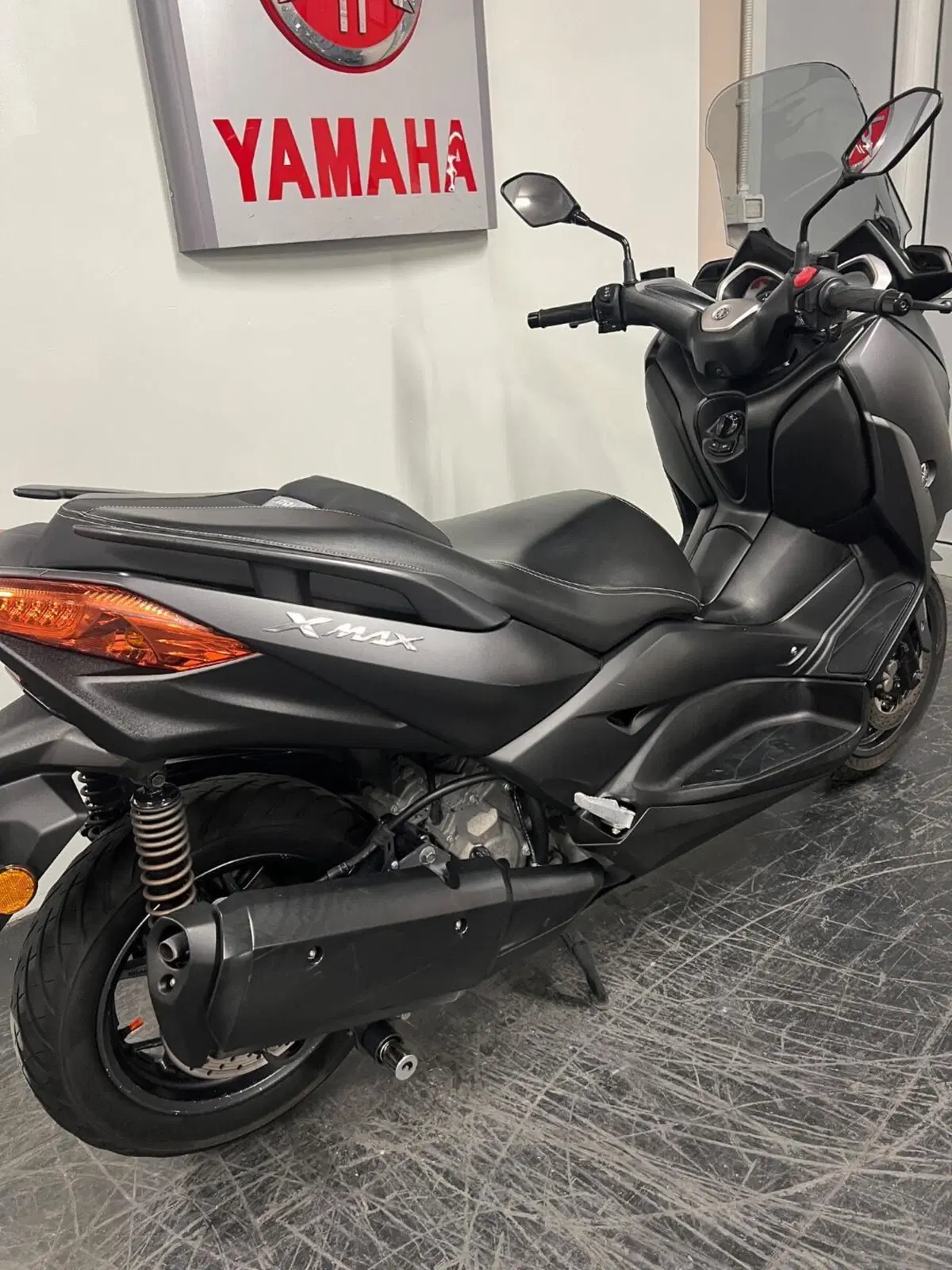Yamaha X-Max 300 (2021 - 24) (4)