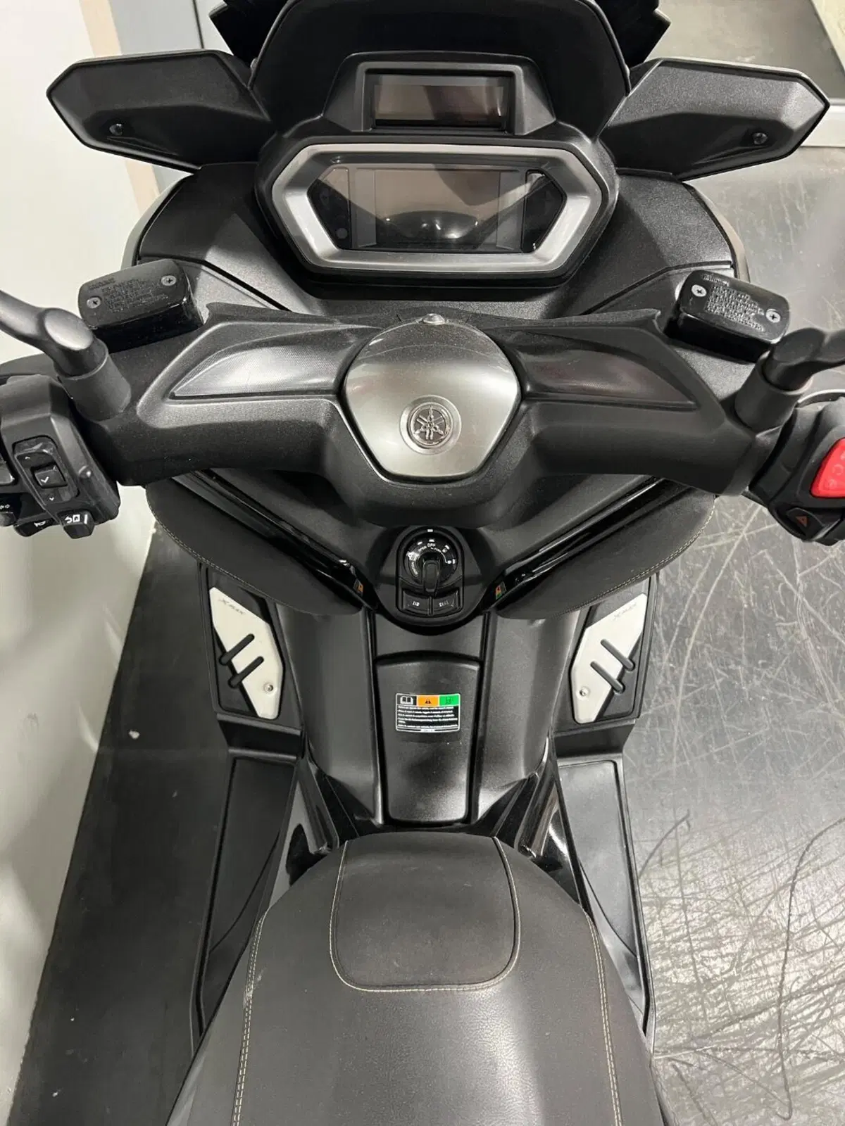Yamaha X-Max 300 Tech Max (2021 - 24) (8)