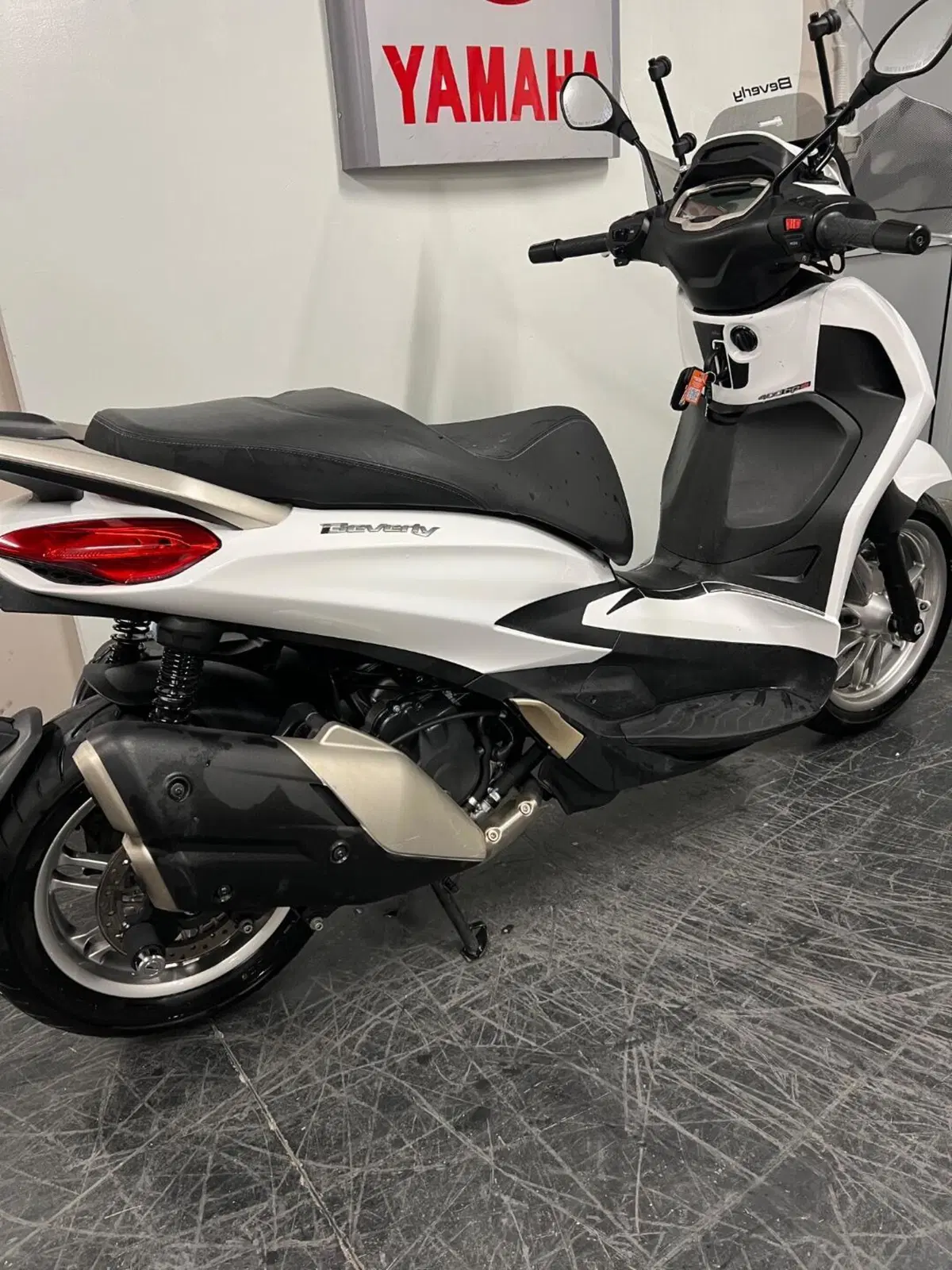 Piaggio Beverly 400 (2025 - 26) (4)