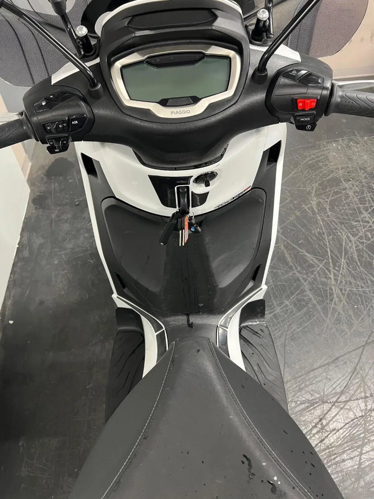 Piaggio Beverly 400 (2025 - 26) (8)