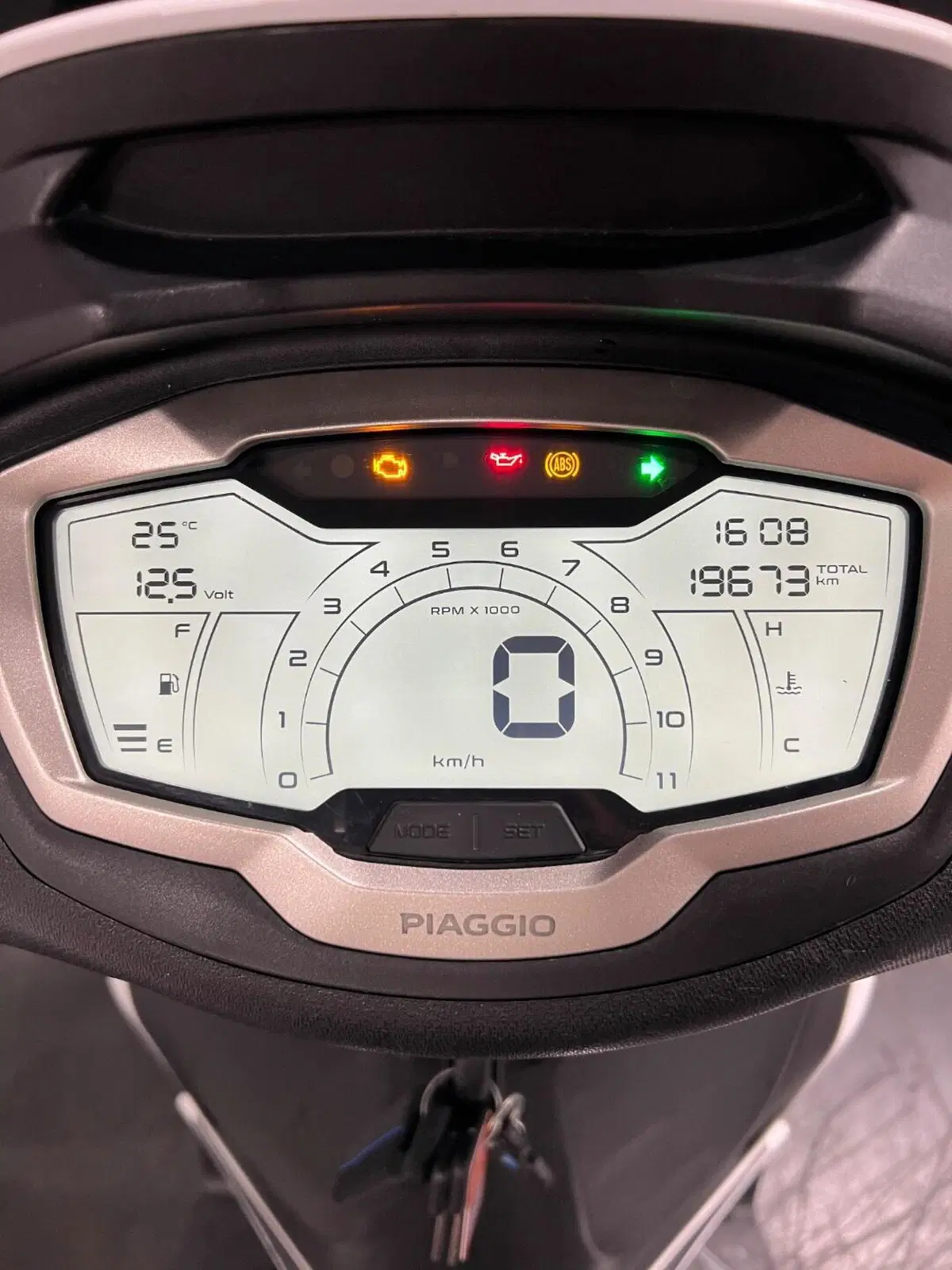Piaggio Beverly 400 (2025 - 26) (9)
