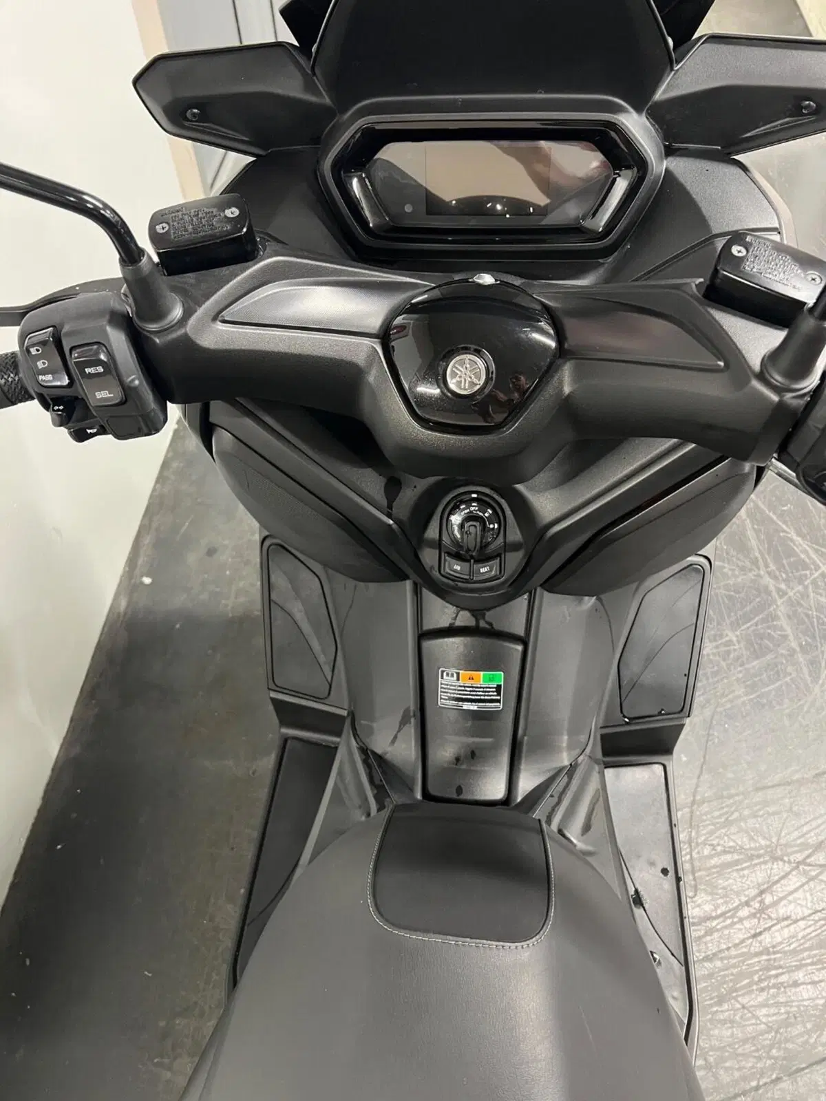 Yamaha X-Max 300 (2021 - 24) (8)