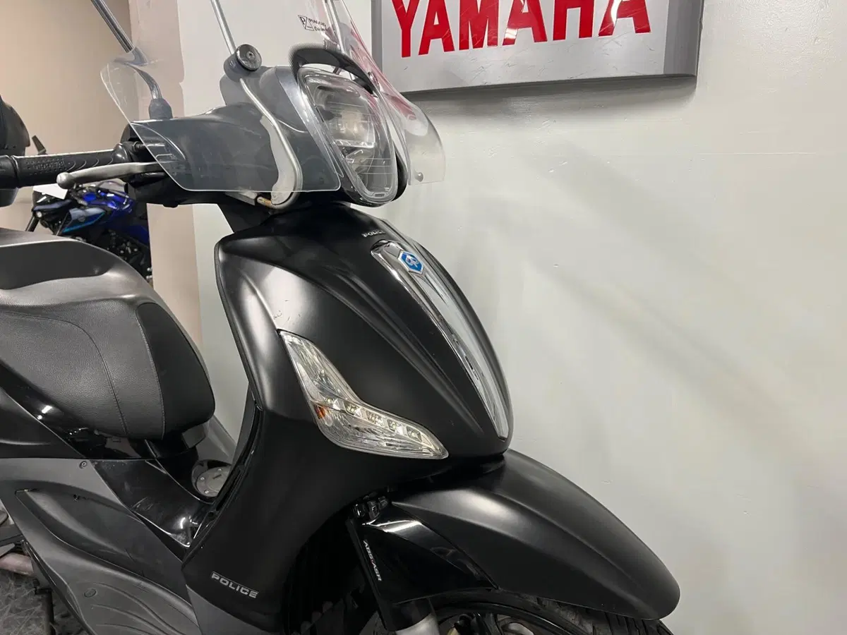 Piaggio Beverly 350 Police ABS-ASR (2018 - 20) (2)