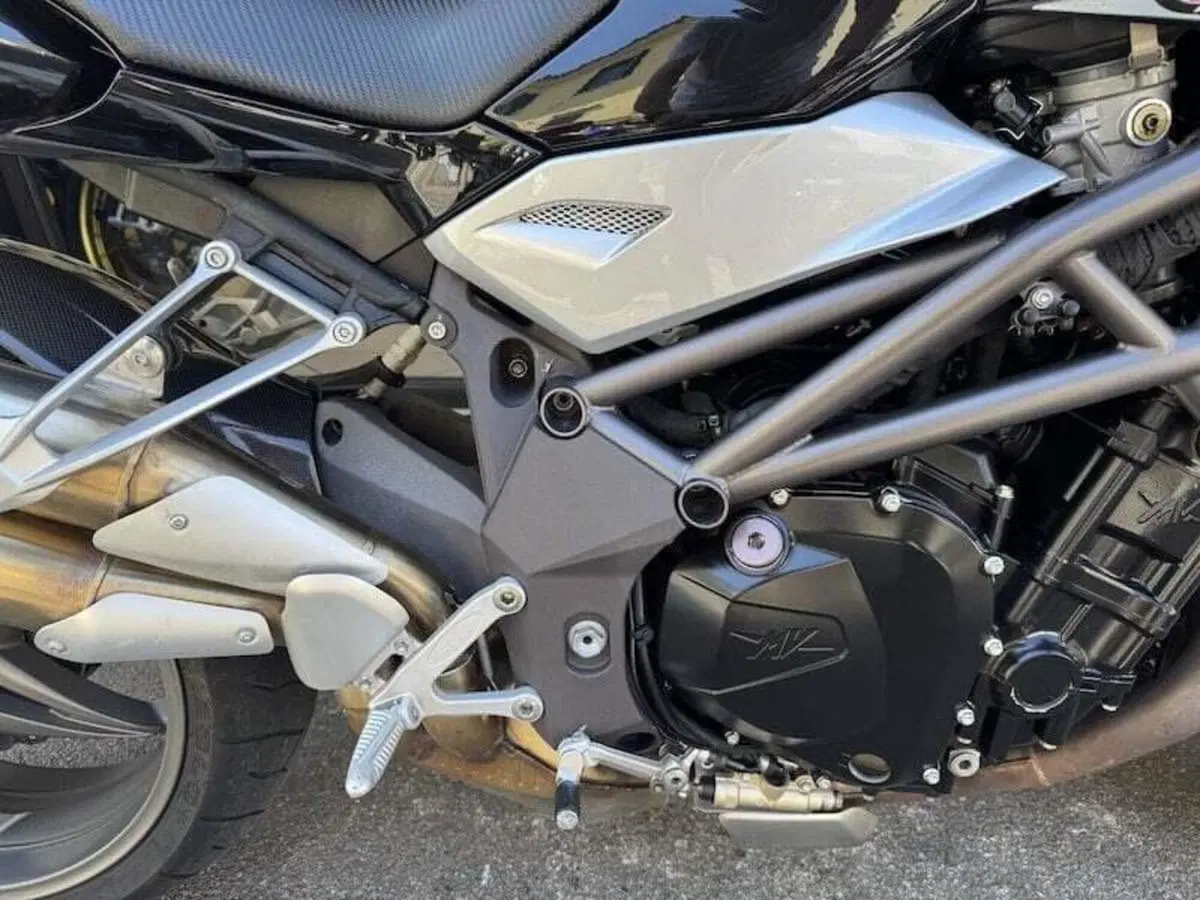 MV Agusta Brutale 990 R (2009 - 12) (10)