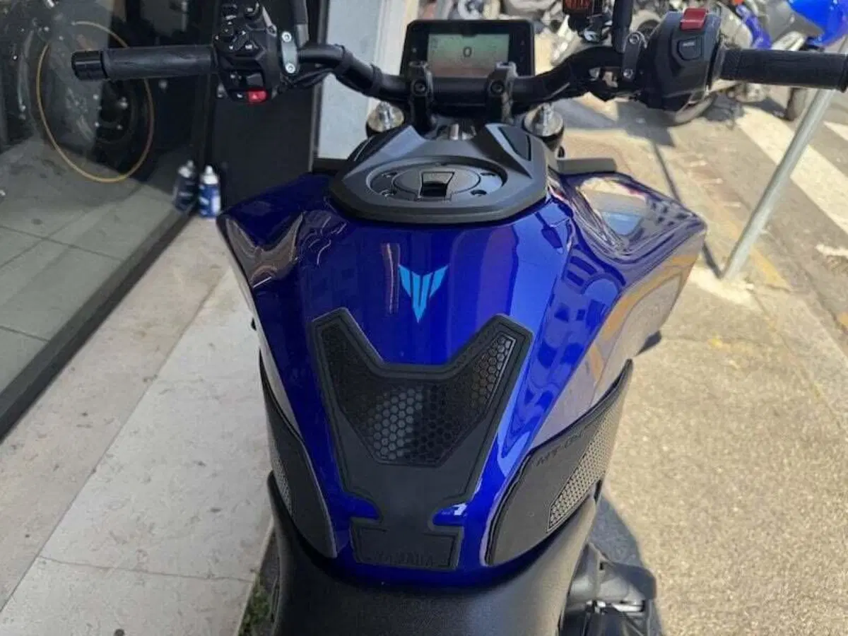 Yamaha MT-09 Y-AMT (2024 - 26) (17)