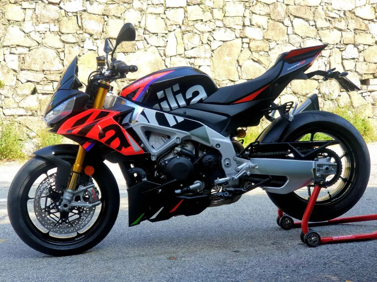 Aprilia Tuono V4 Factory (2021 - 24) (2)