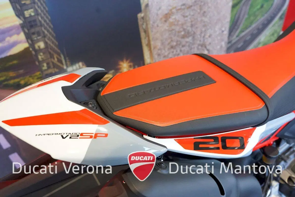 Ducati Hypermotard V2 SP (2026) (11)